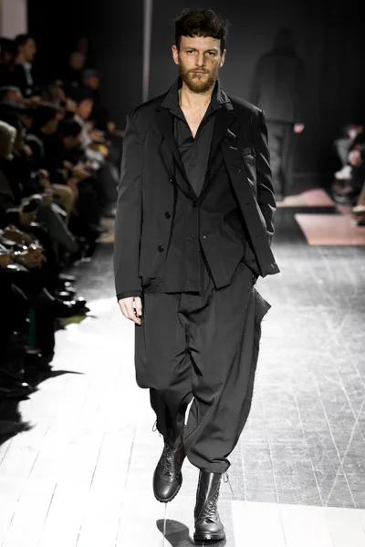Look 3